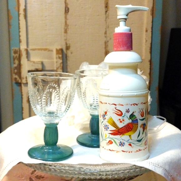 Avon Accents Vintage Avon Soaplotion Dispenser And 2 Cordial